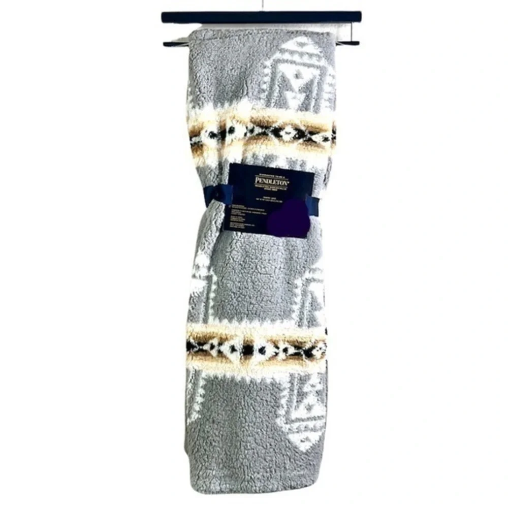 Pendleton gray cream